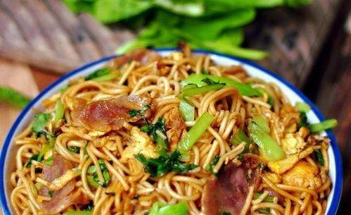 农家吃的瓜拌炒面,瓜拌炒面，传统美食新演绎