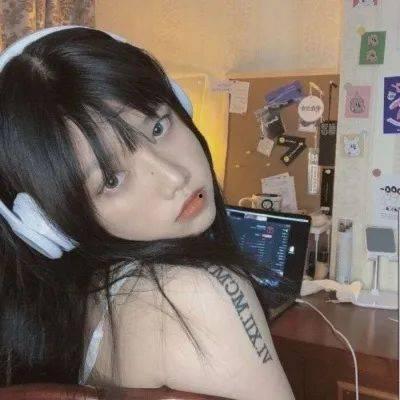 埋头吃瓜女生头像,聚焦埋头吃瓜女生的独特魅力