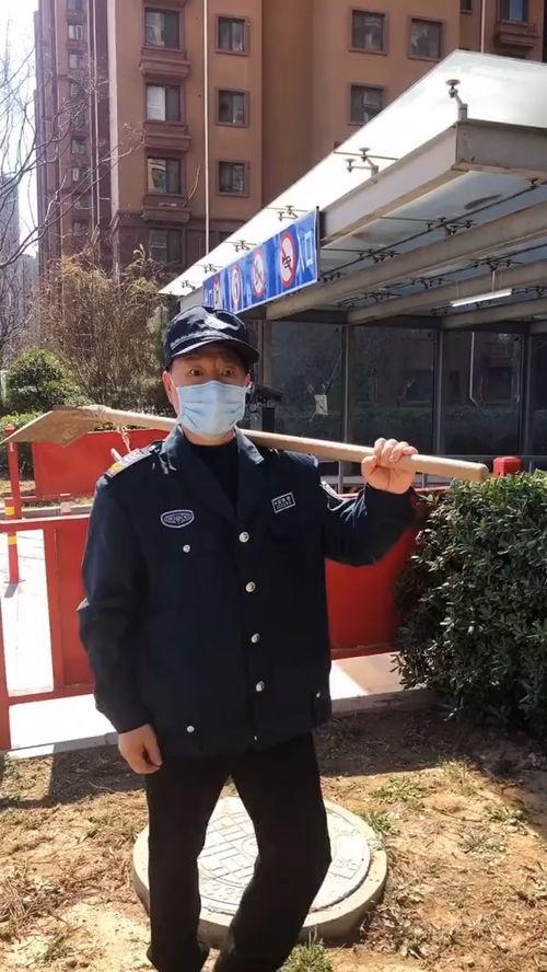 保安大爷吃瓜事件,吃瓜事件引发网友热议