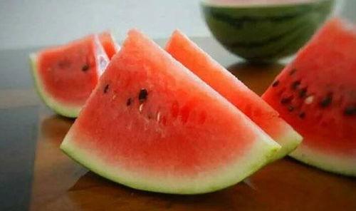 吃瓜意思怎么回,揭秘“吃瓜群众”背后的网络文化现象  第3张